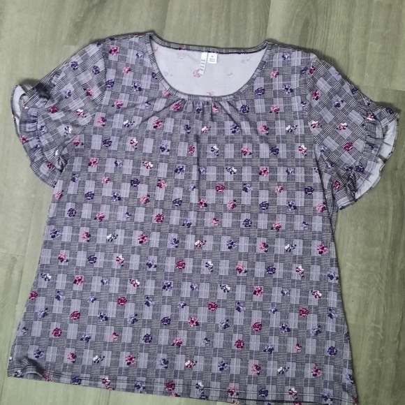 Elle Floral Ruffled Blouse - Picture 2 of 7